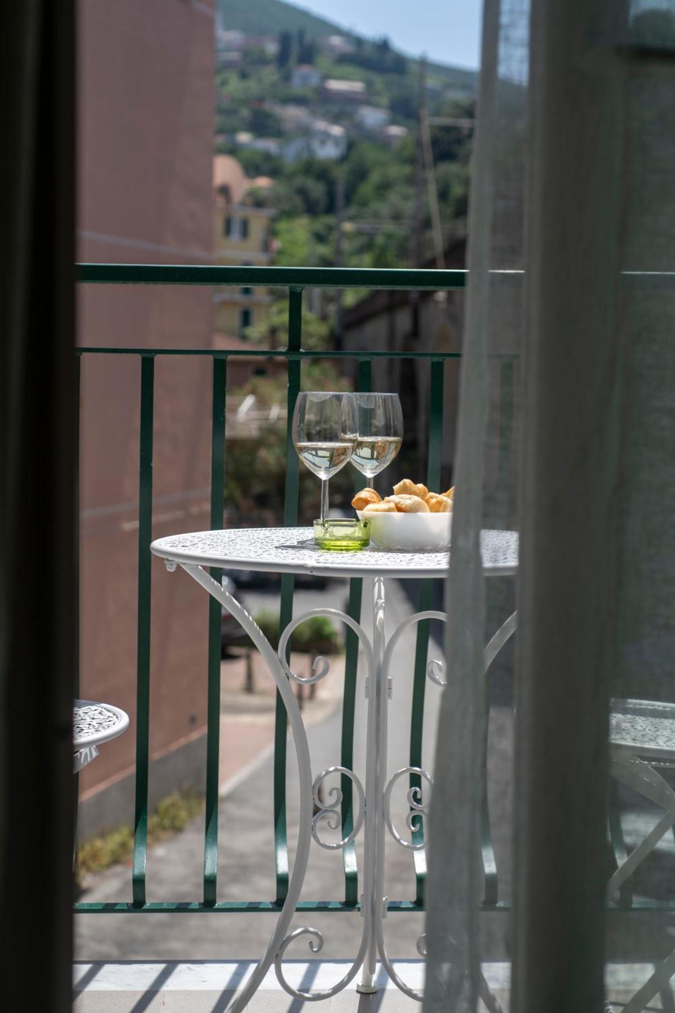 Amoneglia Hotel Exterior photo